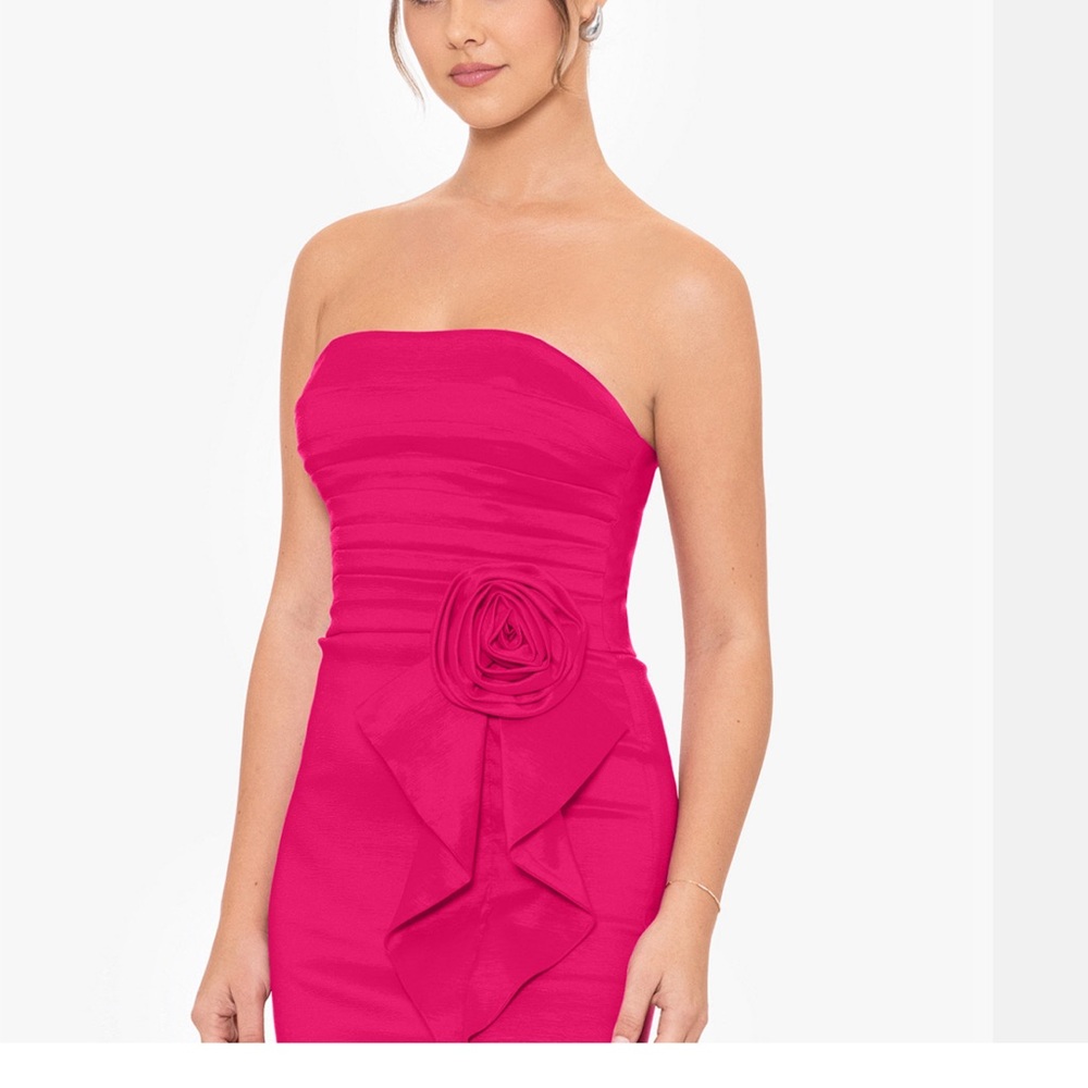 Chic Strapless Pink Dress with Floral Accent